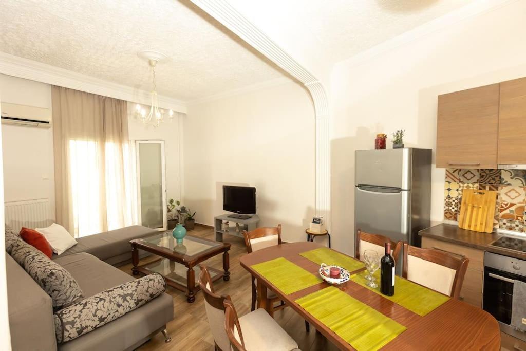Spacious Apartment In Old Town - Private Parking Солун Екстериор снимка